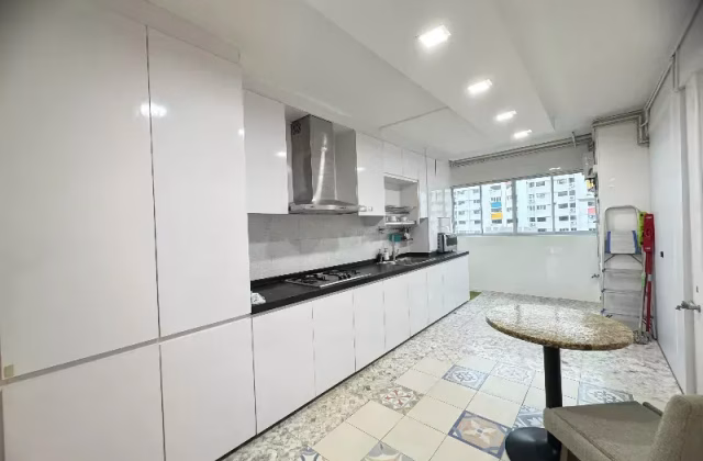 House Sale • Geylang • 16 Teck Whye Lane • S$799000 • 5-Room (4 BR) • 1442ft² / 133m²