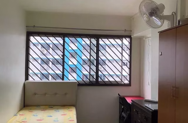 Room Rent • Outram • 43 Sims Drive • S$700 • 4-Room (3 BR) • Common Room
