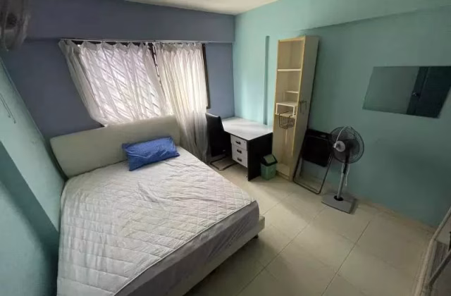 Room Rent • Rochor • 633 Yishun Street 61 • S$800 • 5-Room (4 BR) • Common Room