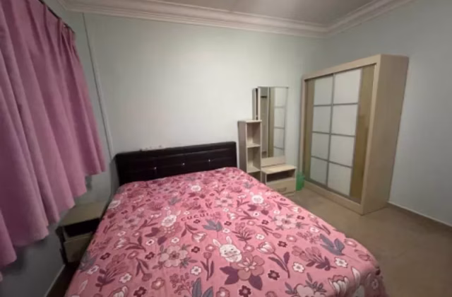 Room Rent • Bukit Merah • 618 Senja Road • S$1000 • 4-Room (3 BR) • Common Room