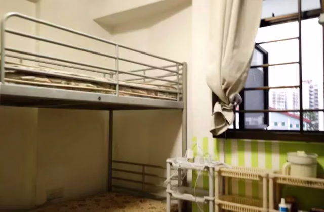 Room Rent • Bishan • 207A Compassvale Lane • S$450 • 4-Room (3 BR) • Room Sharing