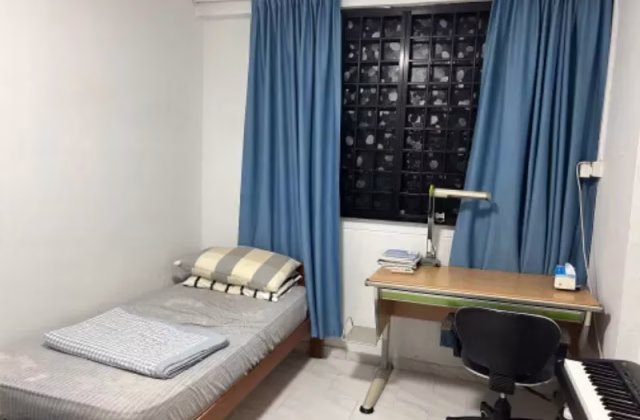 Room Rent • Western Water Catchment • 453 Tampines Street 42 • S$950 • 4-Room (3 BR) • Common Room