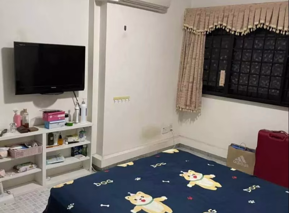 Room Rent • Marine Parade • 143 Lorong 2 Toa Payoh • S$1500 • 3-Room (2 BR) • Master Room Photo