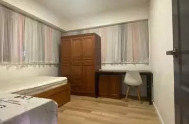 Room Rent • Bukit Batok • 187 Bukit Batok West Avenue 6 • S$1000 • 4-Room (3 BR) • Common Room