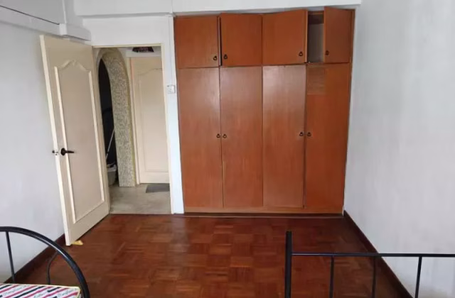 Room Rent • Paya Lebar • 414 Pandan Gardens • S$1200 • 4-Room (3 BR) • Common Room