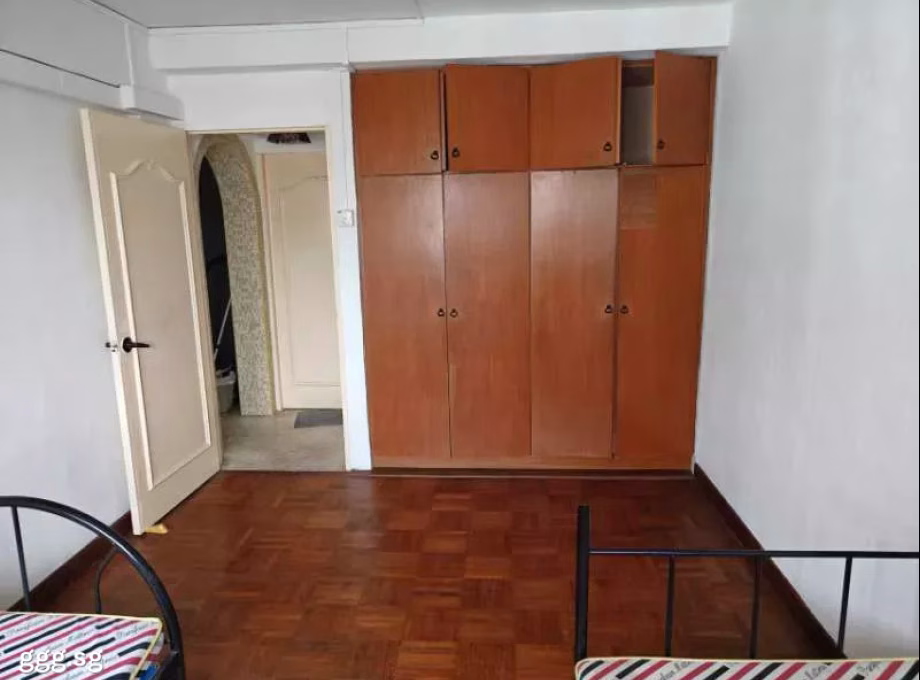 Room Rent • Paya Lebar • 414 Pandan Gardens • S$1200 • 4-Room (3 BR) • Common Room Photo