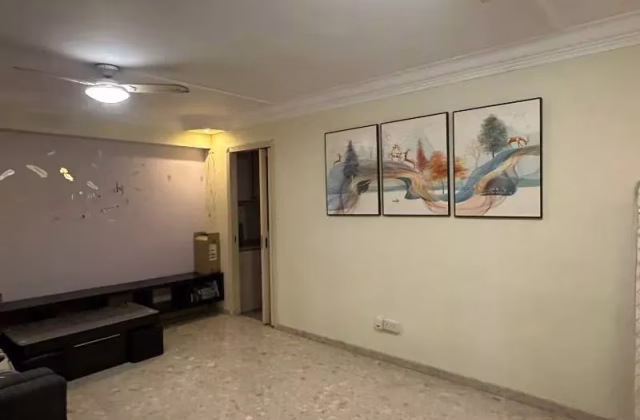 Room Rent • Singapore River • 614 Hougang Avenue 8 • S$1150 • 4-Room (3 BR) • Common Room