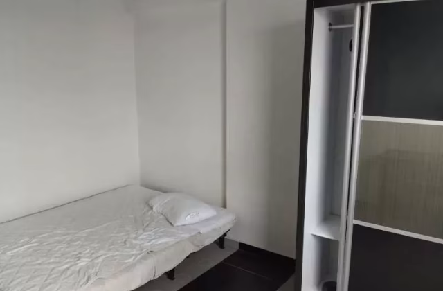 Room Rent • Singapore River • 417 Hougang Avenue 8 • S$5000000 • 4-Room (3 BR) • Common Room
