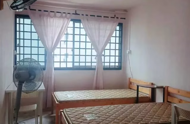 Room Rent • Geylang • 421 Choa Chu Kang Avenue 4 • S$500 • 4-Room (3 BR) • Room Sharing