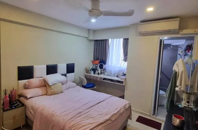 Room Rent • Clementi • 1 Everton Park • S$1600 • 5-Room (4 BR) • Master Room
