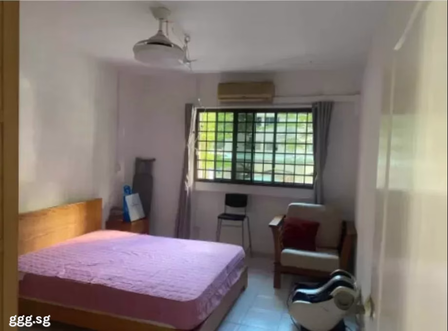 Room Rent • Clementi • 9 Jalan Rumah Tinggi • S$1200 • 4-Room (3 BR) • Common Room Photo