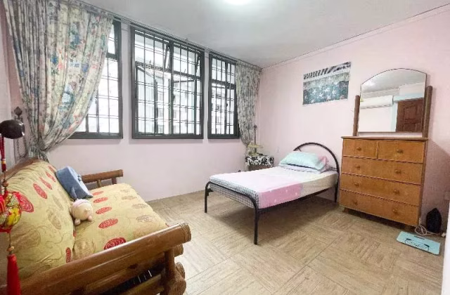Room Rent • Singapore River • 918 Hougang Avenue 9 • S$880 • 5-Room (4 BR) • Common Room