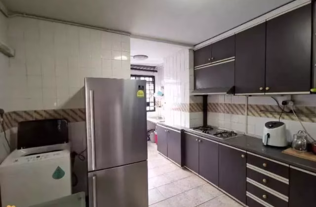 Room Rent • Ang Mo Kio • 417 Pasir Ris Drive 6 • S$550 • 4-Room (3 BR) • Maid Room
