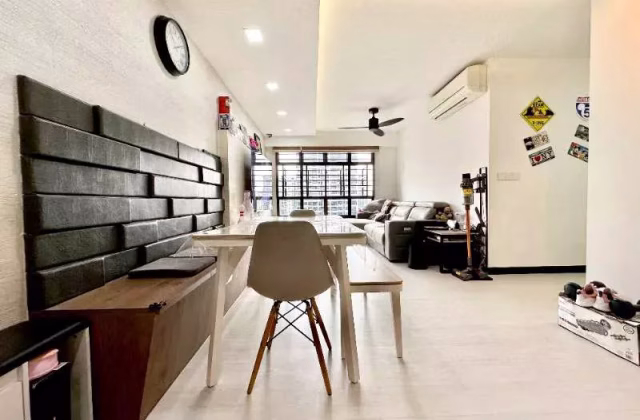 House Sale • Bishan • 471A Fernvale Street • S$688000 • 4-Room (3 BR) • 1001ft² / 92m²
