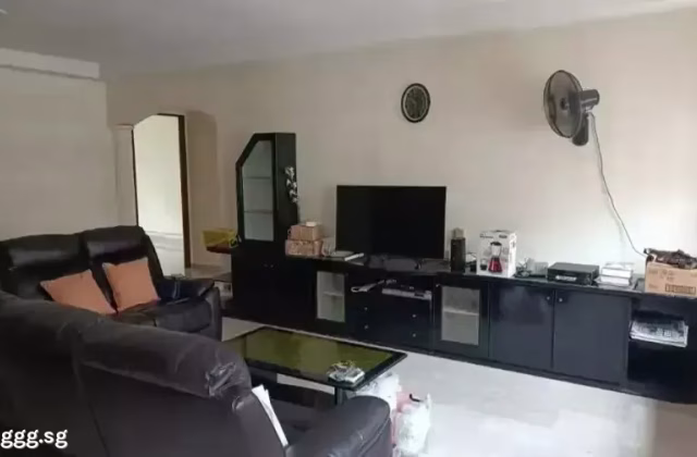 Room Rent • Ang Mo Kio • 516 Pasir Ris Street 52 • S$500 • 5-Room (4 BR) • Maid Room