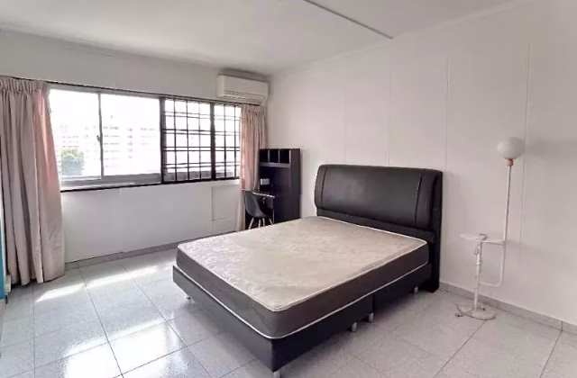 Room Rent • Geylang • 429 Choa Chu Kang Avenue 4 • S$1300 • Executive HDB • Master Room