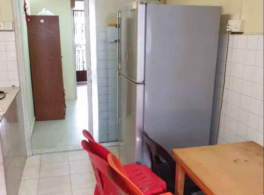 House Rent • Bukit Batok • 374 Bukit Batok Street 31 • S$3500 • 3-Room (2 BR) • 670ft² / 62m² Photo