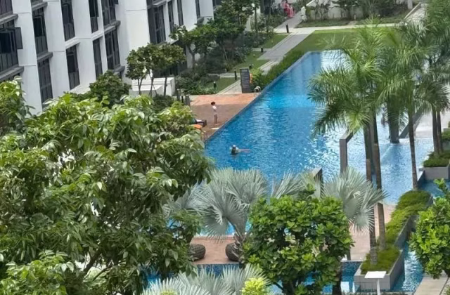 Room Rent • Rochor •  Symphony Suites • S$1100 • 4-Room (3 BR) • Maid Room