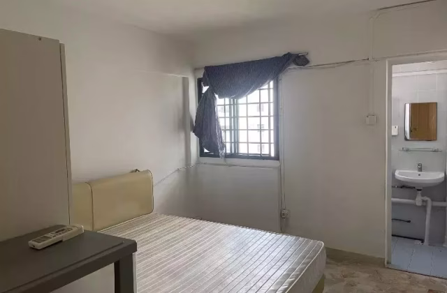 House Rent • Rochor •  Yishun Street 21 • S$2600 • 3-Room (2 BR) • 730ft² / 67m²