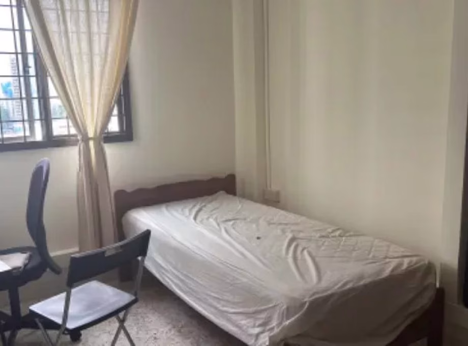 Room Rent • Southern Islands • 662 Buffalo Road • S$900 • 4-Room (3 BR) • Common Room Photo