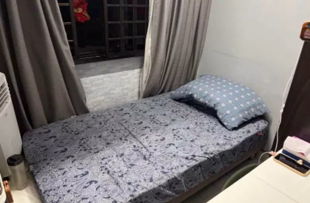 Room Rent • Clementi • 105 Henderson Crescent • S$100 • Executive HDB • Maid Room