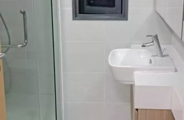 Room Rent • Lim Chu Kang •  The Lakefront Residences • S$2000 • 4-Room (3 BR) • Master Room