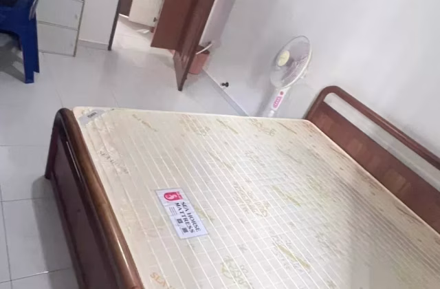 Room Rent • Singapore River • 555 Hougang Street 51 • S$1100 • 4-Room (3 BR) • Common Room