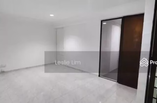 Room Rent • Outram • 93 Jalan Dua • S$1150 • 3-Room (2 BR) • Common Room