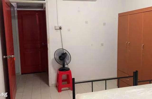 Room Rent • Bukit Batok • 367 Bukit Batok Street 31 • S$700 • 3-Room (2 BR) • Common Room
