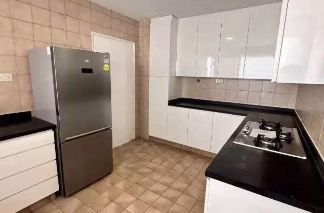 Room Rent • Tengah •  The Cairnhill • S$2000 • Condo • Maid Room