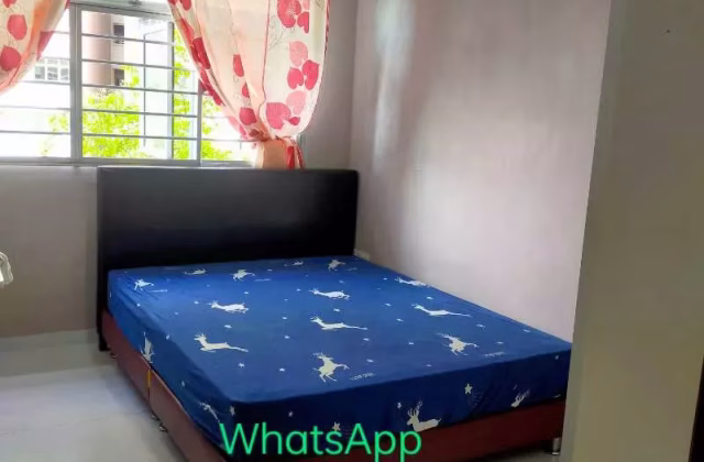 Room Rent • Bukit Batok • 451B Bukit Batok West Avenue 6 • S$850 • 5-Room (4 BR) • Common Room