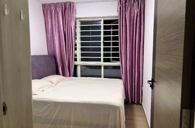 Room Rent • Bukit Batok • 296C Bukit Batok Street 22 • S$1100 • 4-Room (3 BR) • Common Room