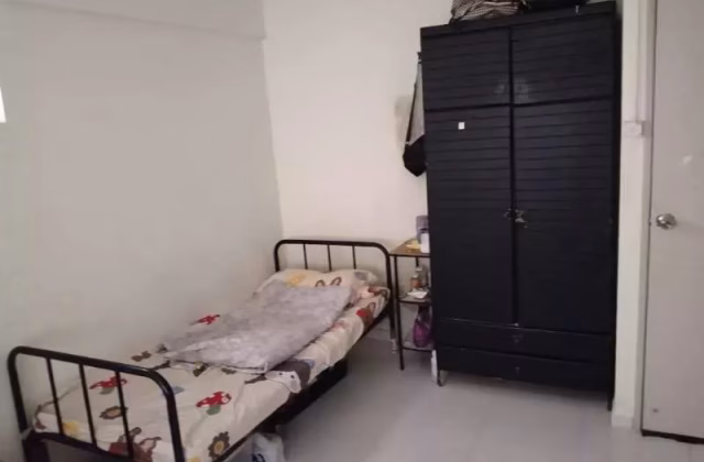 Room Rent • Ang Mo Kio • 221 Pasir Ris Street 21 • S$450 • 5-Room (4 BR) • Room Sharing