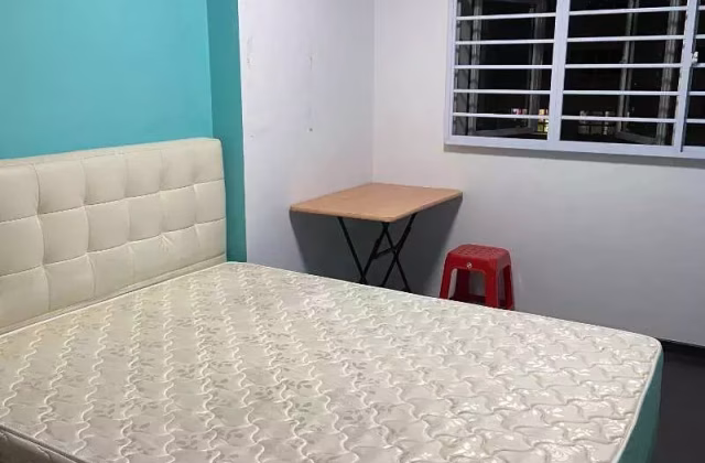 Room Rent • Lim Chu Kang • 183C Boon Lay Avenue • S$1100 • 4-Room (3 BR) • Common Room