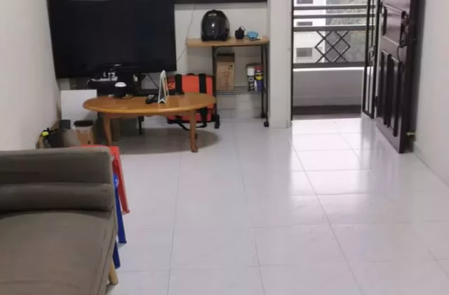 Room Rent • Ang Mo Kio • 215 Ang Mo Kio Avenue 1 • S$480 • 3-Room (2 BR) • Master Room