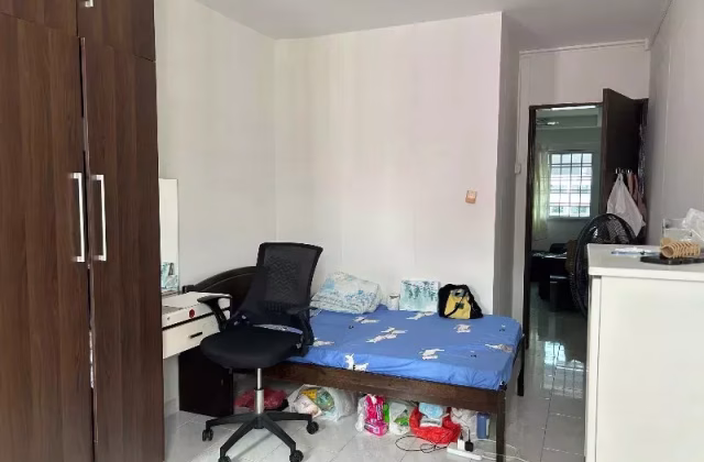 Room Rent • Singapore River • 554 Hougang Street 51 • S$950 • 4-Room (3 BR) • Common Room