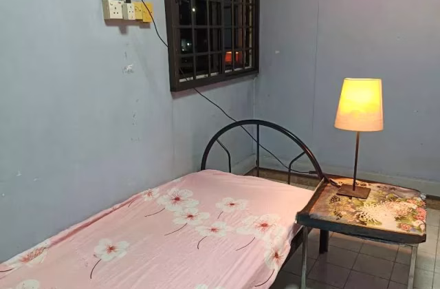Room Rent • Orchard • 611 Ang Mo Kio Avenue 5 • S$550 • 3-Room (2 BR) • Maid Room