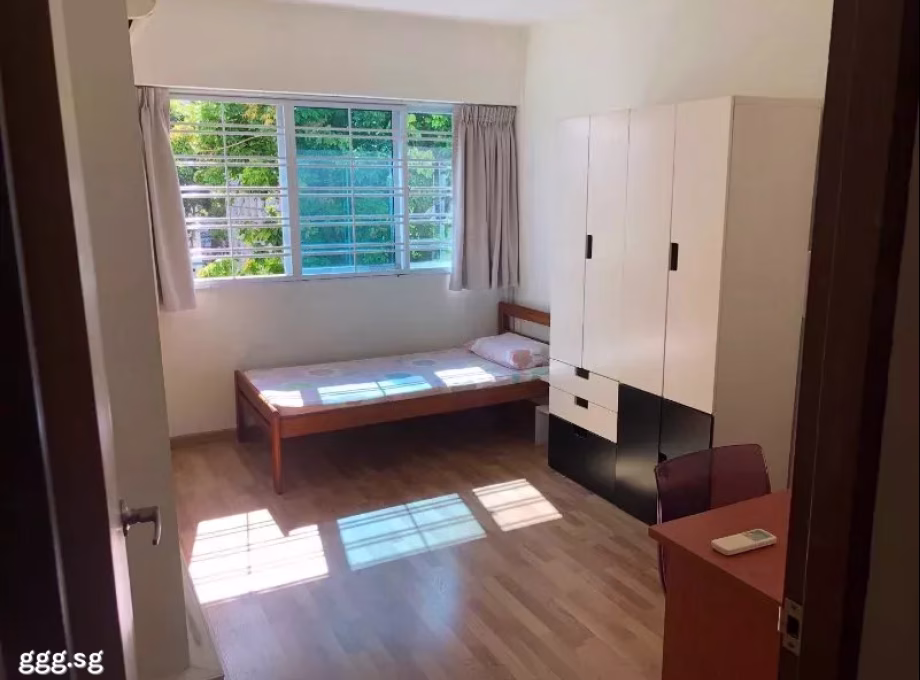 Room Rent • Singapore River • 578 Hougang Avenue 4 • S$900 • Executive HDB • Common Room Photo