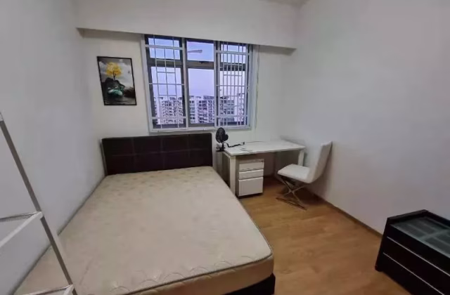 Room Rent • Singapore River •  The Florida • S$950 • Condo • Common Room
