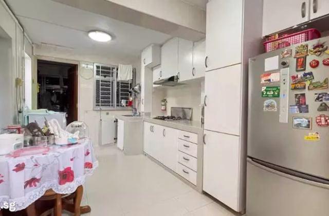 Room Rent • Ang Mo Kio • 405 Pasir Ris Drive 6 • S$850 • 3-Room (2 BR) • Common Room
