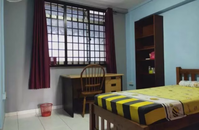 Room Rent • Bukit Batok • 301 Bukit Batok Street 31 • S$850 • 4-Room (3 BR) • Common Room