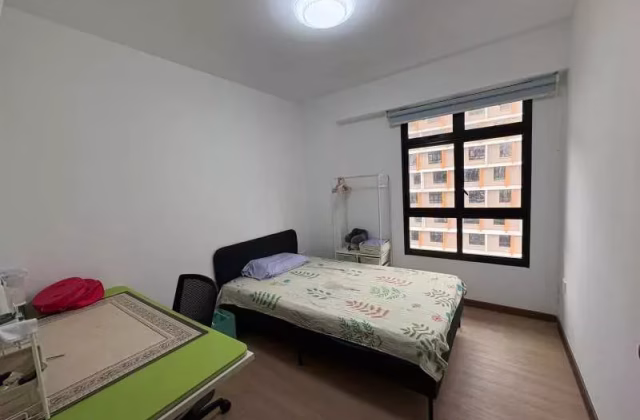 House Rent • Jurong East •  Plantation Crescent • S$2300 • 2-Room (1 BR) • 810ft² / 75m²