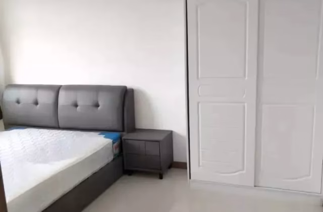 Room Rent • Bukit Batok • 467B Bukit Batok West Avenue 9 • S$1100 • 4-Room (3 BR) • Master Room