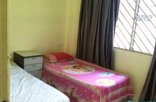 Room Rent • Marine Parade •  Sennett Estate • S$600 • Walk-up • Room Sharing