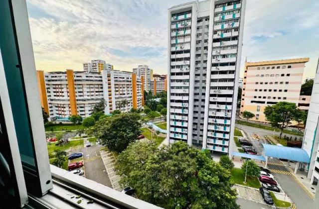 House Sale • Marine Parade • 21 Joo Seng Road • S$1383333 • Executive HDB • 1636ft² / 151m²