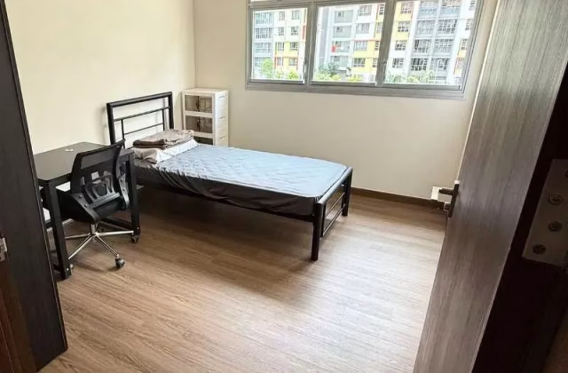 Room Rent • Western Water Catchment •  Tampines Street 64 • S$1000 • 5-Room (4 BR) • Common Room