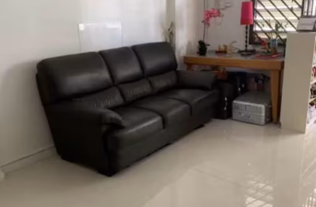 Room Rent • Clementi • 105 Henderson Crescent • S$460 • 3-Room (2 BR) • Maid Room