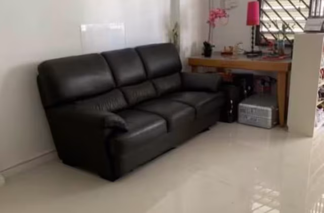 Room Rent • Clementi • 105 Henderson Crescent • S$430 • 3-Room (2 BR) • Room Sharing