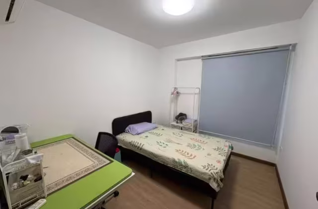 Room Rent • Jurong East •  Plantation Crescent • S$850 • 4-Room (3 BR) • Common Room
