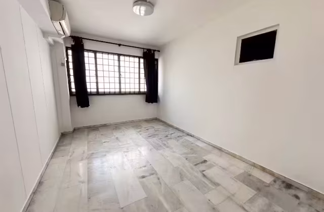 Room Rent • Geylang • 421 Choa Chu Kang Avenue 4 • S$750 • 3-Room (2 BR) • Common Room